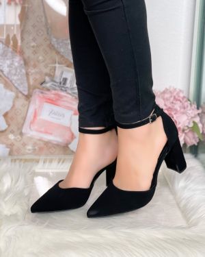 Julie 17 – Black
